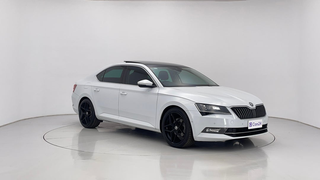 2018 SKODA Superb 162 Tsi, Automatic, 104075 km, Right Front Diagonal (45- Degree) View