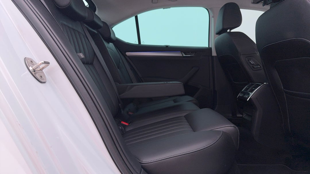 2018 SKODA Superb 162 Tsi, Automatic, 104075 km, Right Side Rear Door Cabin View