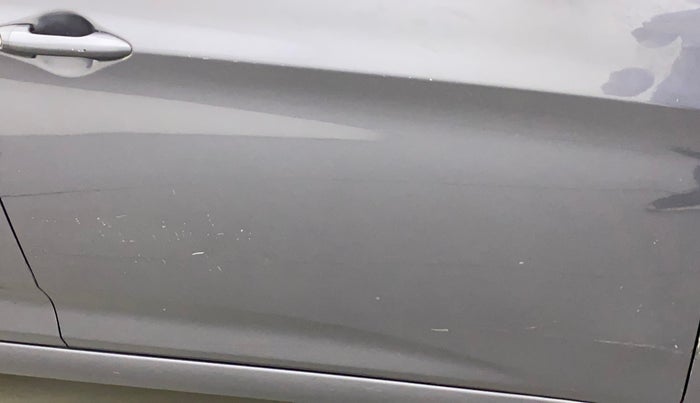 2014 Hyundai Verna FLUIDIC 1.6 VTVT SX, Petrol, Manual, 69,505 km, Driver-side door - Minor scratches