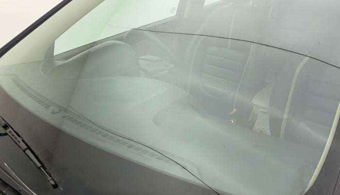 2014 Hyundai Verna FLUIDIC 1.6 VTVT SX, Petrol, Manual, 69,505 km, Front windshield - Minor spot on windshield