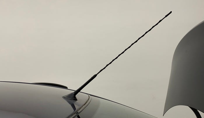 2014 Hyundai Verna FLUIDIC 1.6 VTVT SX, Petrol, Manual, 69,505 km, Roof - Antenna has minor damage