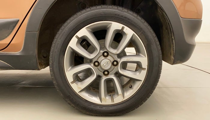 2016 Hyundai i20 Active 1.4 S, Diesel, Manual, 1,37,153 km, Left Rear Wheel