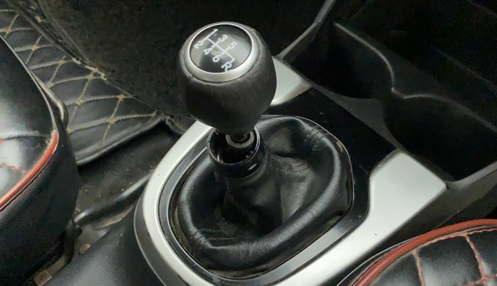 2018 Honda WR-V 1.2L I-VTEC VX MT, Petrol, Manual, 41,090 km, Gear lever - Boot Cover minor damage
