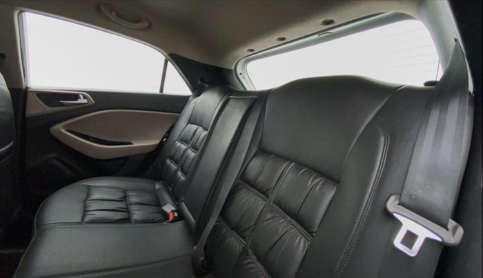 2020 Hyundai Elite i20 SPORTZ PLUS 1.2, Petrol, Manual, 32,667 km, Right Side Rear Door Cabin