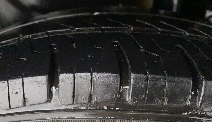 2014 Maruti Swift Dzire VXI, Petrol, Manual, 1,21,606 km, Left Rear Tyre Tread