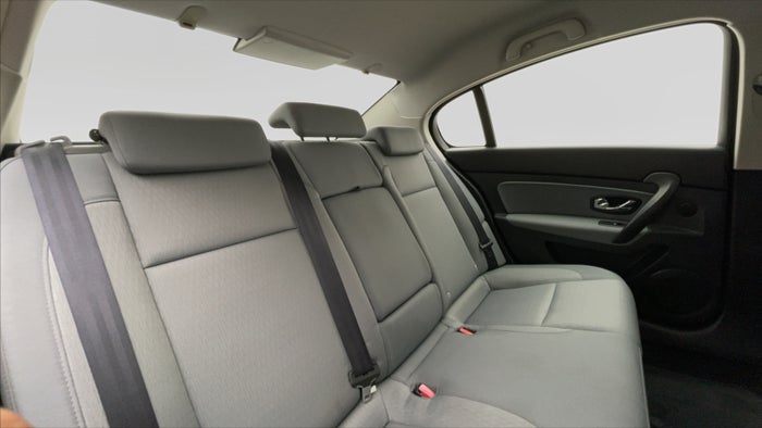 Renault Safrane-Right Side Door Cabin View