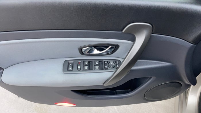 Renault Safrane-Driver Side Door Panels Controls