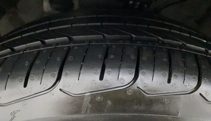 2011 Hyundai Verna FLUIDIC 1.6 SX VTVT, Petrol, Manual, 44,483 km, Left Front Tyre Tread