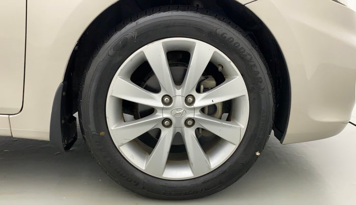 2011 Hyundai Verna FLUIDIC 1.6 SX VTVT, Petrol, Manual, 44,483 km, Right Front Wheel