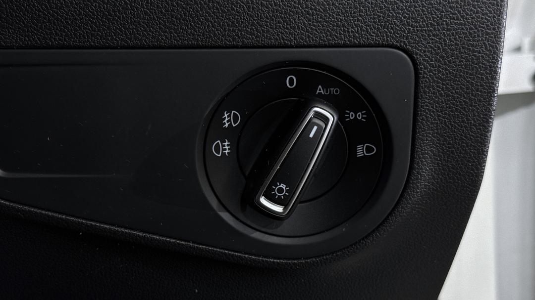 2018 Volkswagen Tiguan 132 Tsi Comfortline, Automatic, 69192 km, Utility Switches/Buttons