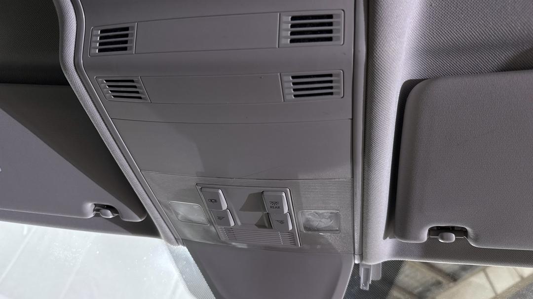 2018 Volkswagen Tiguan 132 Tsi Comfortline, Automatic, 69192 km, On-Roof Controls/Sunglass holder