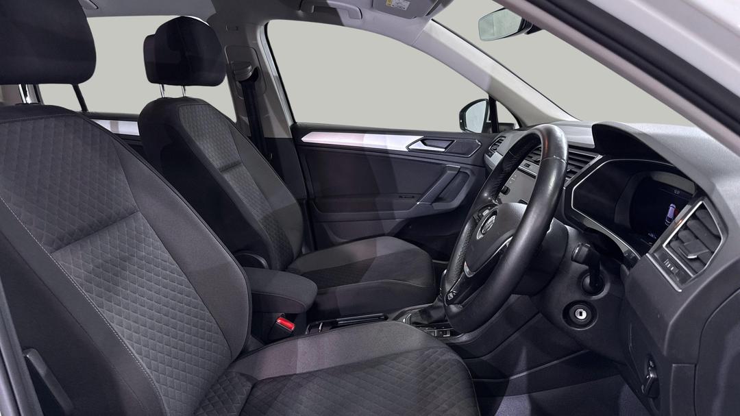 2018 Volkswagen Tiguan 132 Tsi Comfortline, Automatic, 69192 km, Right Side Front Door Cabin View