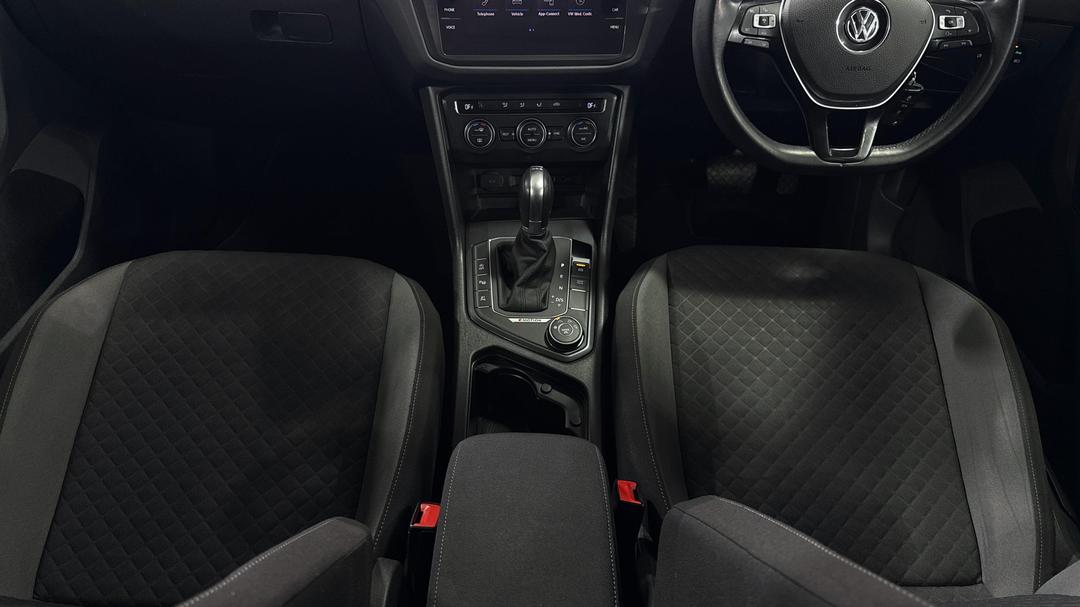 2018 Volkswagen Tiguan 132 Tsi Comfortline, Automatic, 69192 km, Center Console