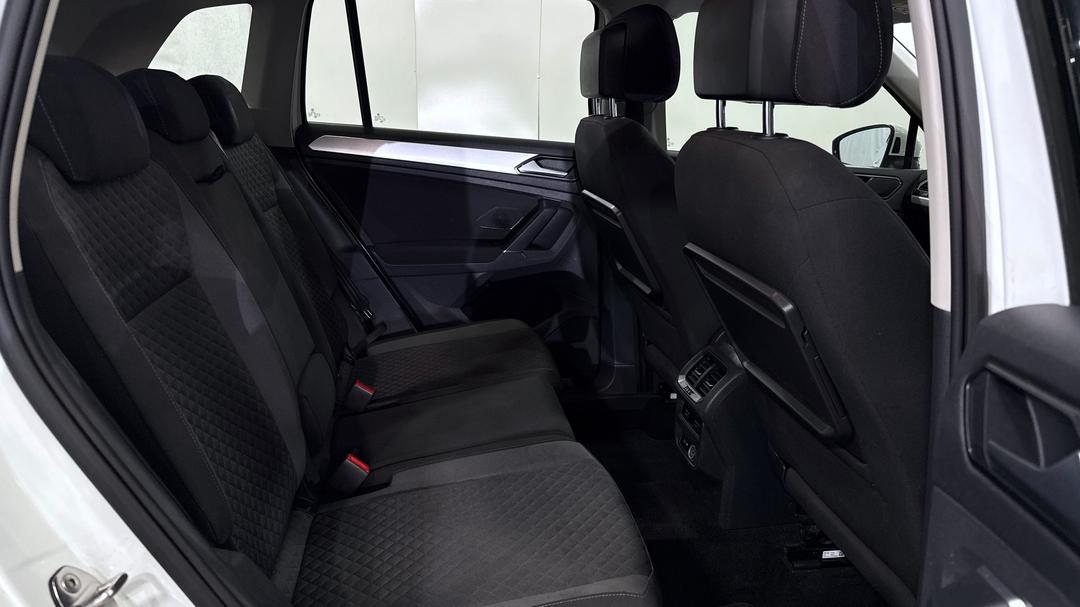 2018 Volkswagen Tiguan 132 Tsi Comfortline, Automatic, 69192 km, Right Side Rear Door Cabin View