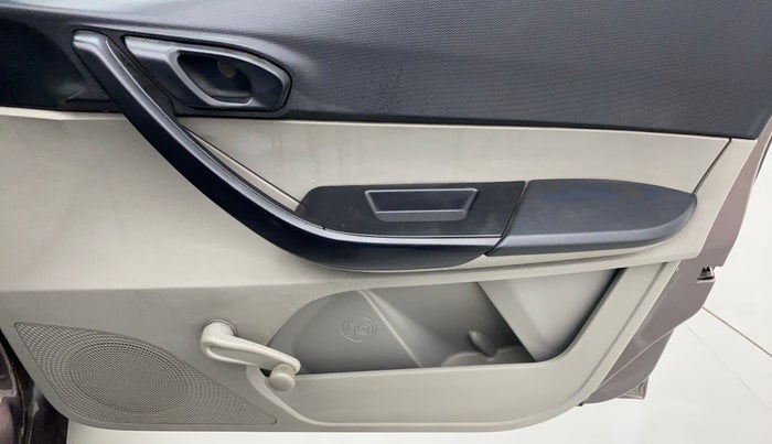 2018 Tata Tiago XE 1.2 REVOTRON, Petrol, Manual, 53,797 km, Driver Side Door Panels Control