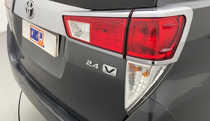 2018 Toyota Innova Crysta 2.4 VX 7 STR, Diesel, Manual, 72,099 km, Right tail light - Minor scratches