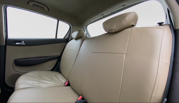 2010 Hyundai i20 SPORTZ 1.2 O, Petrol, Manual, 32,694 km, Right Side Rear Door Cabin