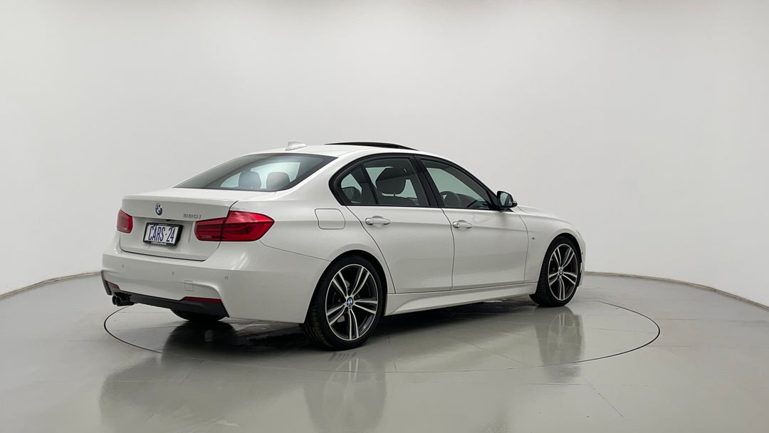 Right Back Diagonal (45- Degree) View