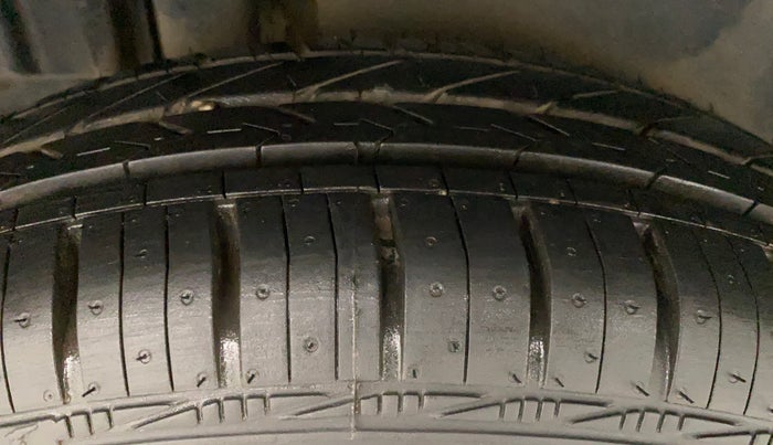 2013 Maruti Swift Dzire VXI, Petrol, Manual, 55,633 km, Right Rear Tyre Tread