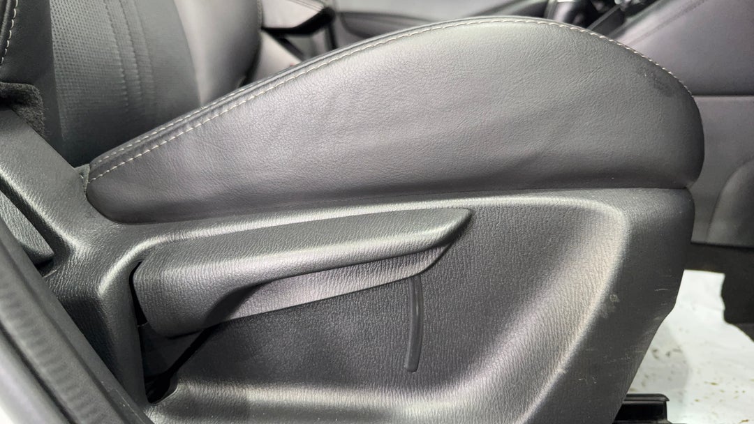 2023 Mazda CX-3 Stouring (fwd), Automatic, 34161 km, Drivers Side Adjustment Panel