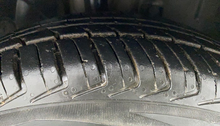 2017 Datsun Redi Go T (O), Petrol, Manual, 30,239 km, Right Front Tyre Tread
