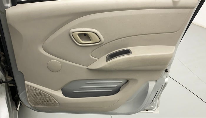 2017 Datsun Redi Go T (O), Petrol, Manual, 30,239 km, Driver Side Door Panels Control