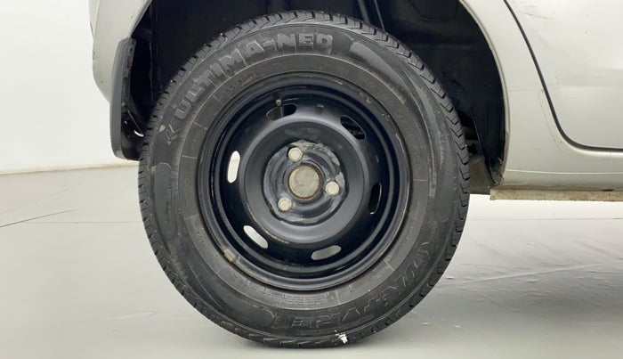 2017 Datsun Redi Go T (O), Petrol, Manual, 30,239 km, Right Rear Wheel