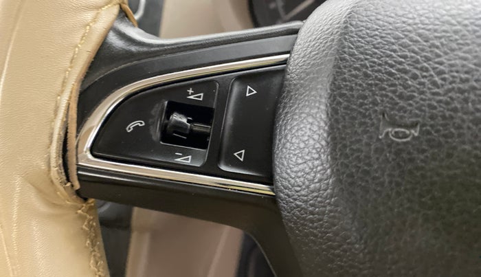 2014 Skoda Rapid 1.5 TDI MT Ambition Plus, Diesel, Manual, 60,646 km, Steering wheel - Sound system control has minor damage