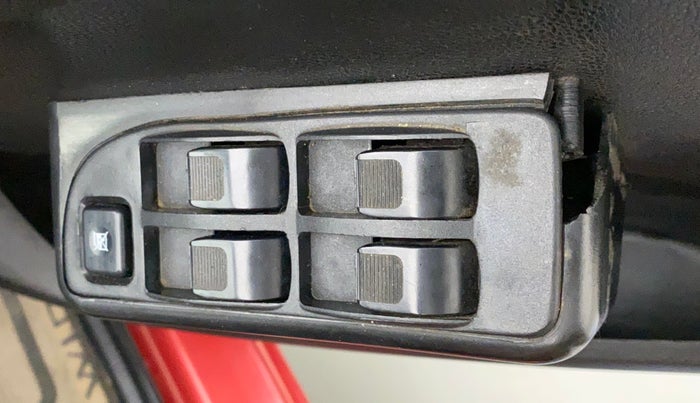 2017 Renault Kwid RXL 1.0, Petrol, Manual, 60,748 km, Right front window switch / handle - Minor damage