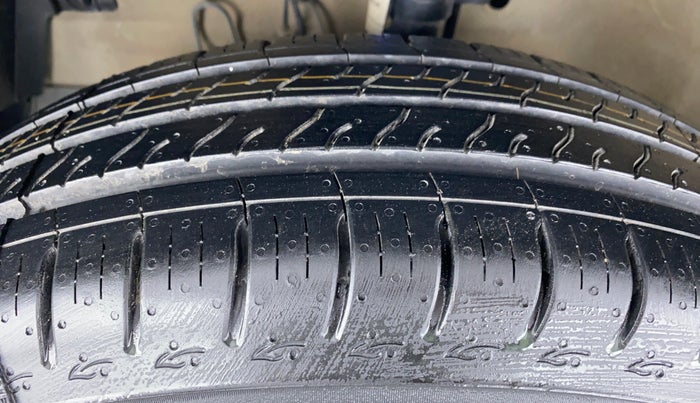 2015 Maruti Swift VDI, Diesel, Manual, Left Front Tyre Tread