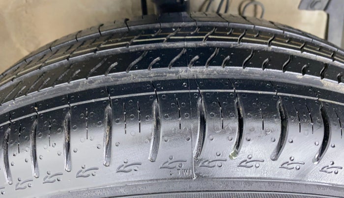 2015 Maruti Swift VDI, Diesel, Manual, Right Front Tyre Tread