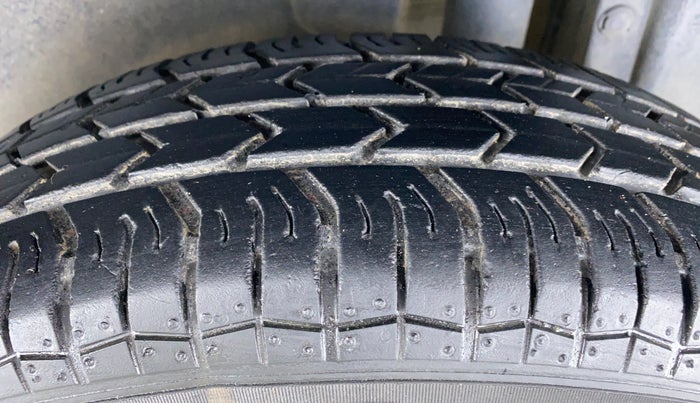 2015 Maruti Swift VDI, Diesel, Manual, Left Rear Tyre Tread