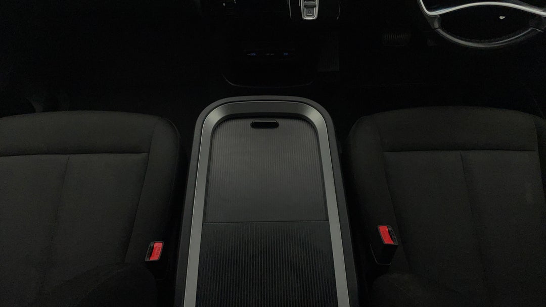 2022 Hyundai Staria Staria, Automatic, 81937 km, Center Console