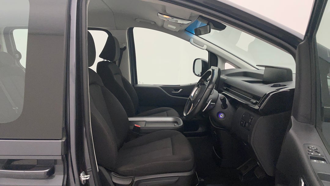 2022 Hyundai Staria Staria, Automatic, 81937 km, Right Side Front Door Cabin View