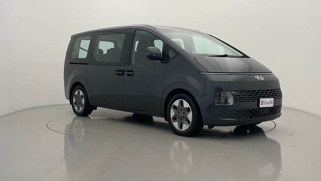 2022 Hyundai Staria Staria, Automatic, 81937 km, Right Front Diagonal (45- Degree) View