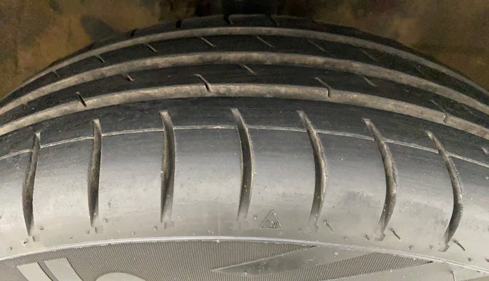 2011 Maruti Wagon R 1.0 VXI, Petrol, Manual, 38,782 km, Right Front Tyre Tread