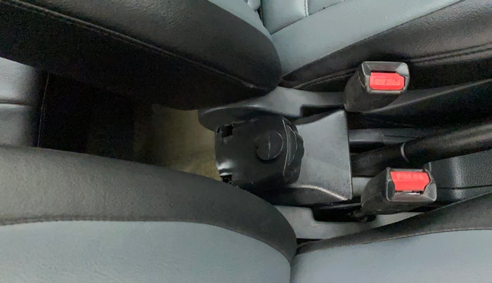 2011 Maruti Wagon R 1.0 VXI, Petrol, Manual, 38,782 km, Driver seat - Armrest missing