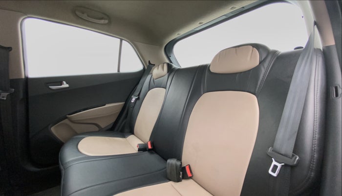 2016 Hyundai Grand i10 SPORTZ 1.2 KAPPA VTVT, Petrol, Manual, 63,204 km, Right Side Rear Door Cabin