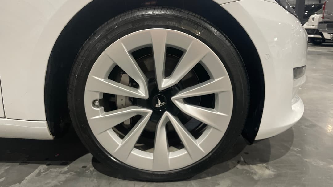2022 Tesla Model 3 Long Range, Automatic, 19362 km, Right Front Wheel