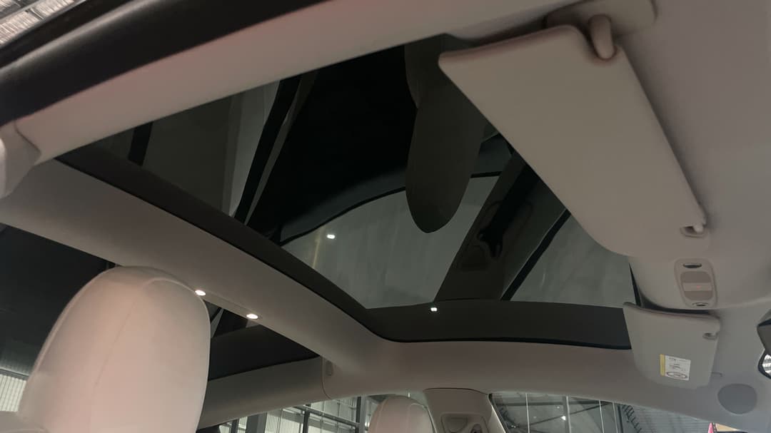 2022 Tesla Model 3 Long Range, Automatic, 19362 km, Interior Sunroof/Moonroof