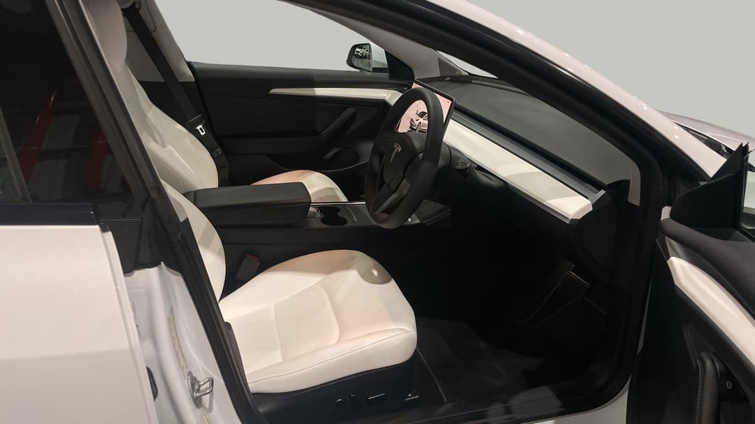 2022 Tesla Model 3 Long Range, Automatic, 19362 km, Right Side Front Door Cabin View