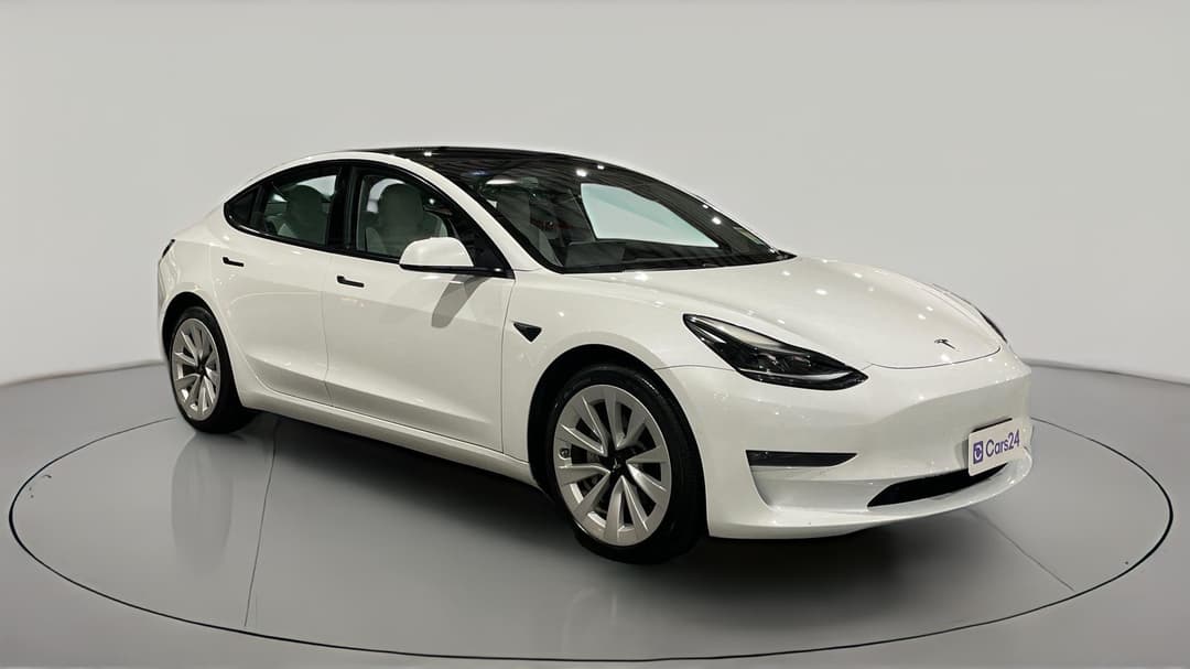 2022 Tesla Model 3 Long Range, Automatic, 19362 km, Right Front Diagonal (45- Degree) View