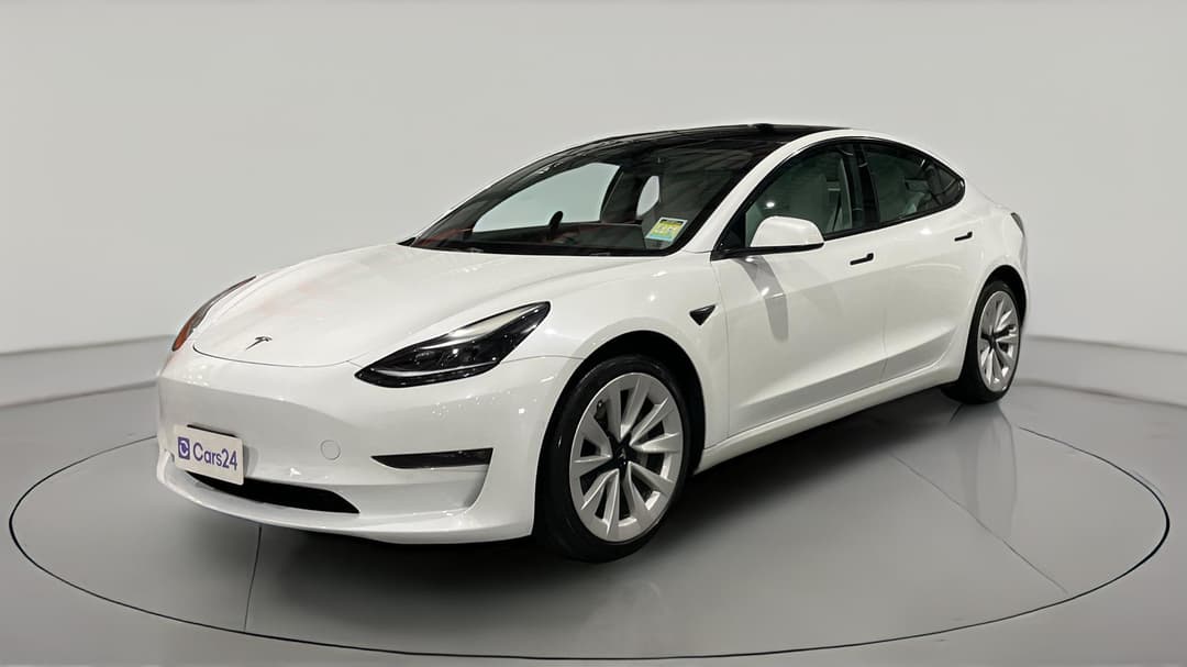 2022 Tesla Model 3 Long Range, Automatic, 19362 km, Left Front Diagonal (45- Degree) View