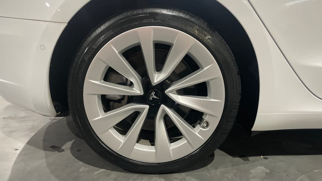 2022 Tesla Model 3 Long Range, Automatic, 19362 km, Right Rear Wheel