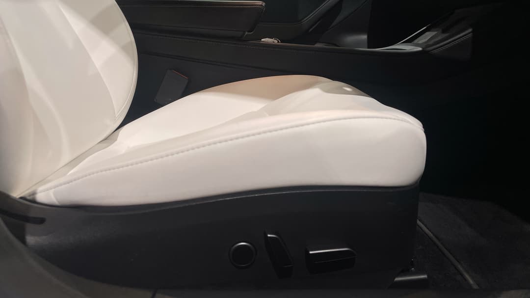 2022 Tesla Model 3 Long Range, Automatic, 19362 km, Drivers Side Adjustment Panel
