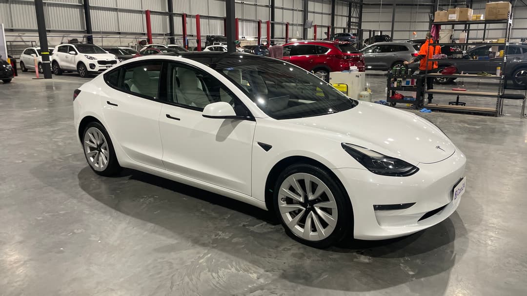 2022 Tesla Model 3 Long Range, Automatic, 19362 km, 