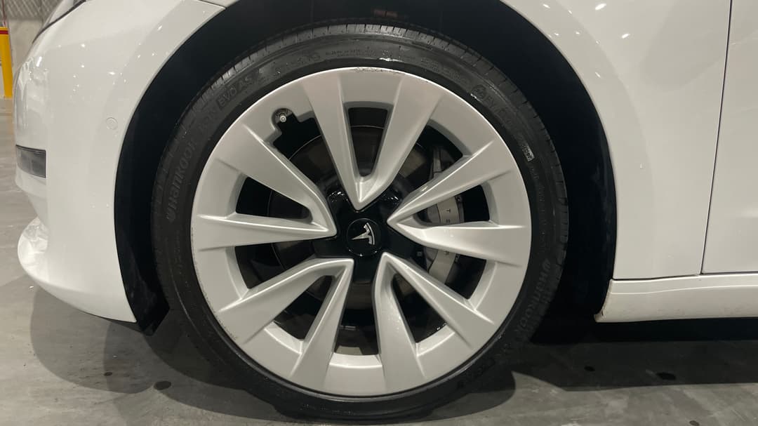 2022 Tesla Model 3 Long Range, Automatic, 19362 km, Left Front Wheel