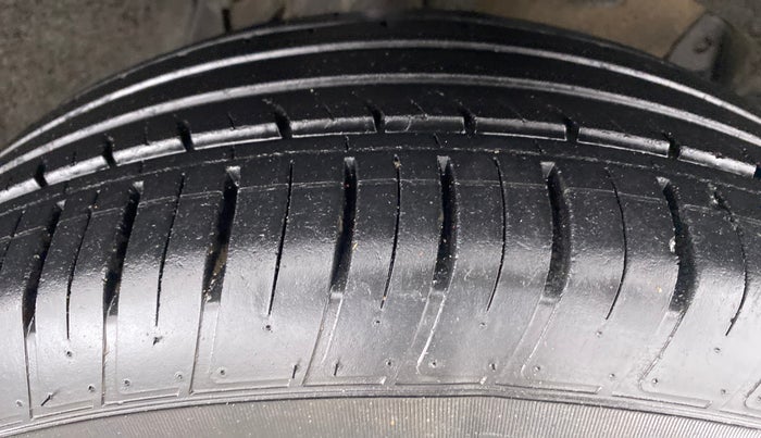 2019 Renault Duster RXS (O) CVT, Petrol, Automatic, 30,563 km, Right Front Tyre Tread
