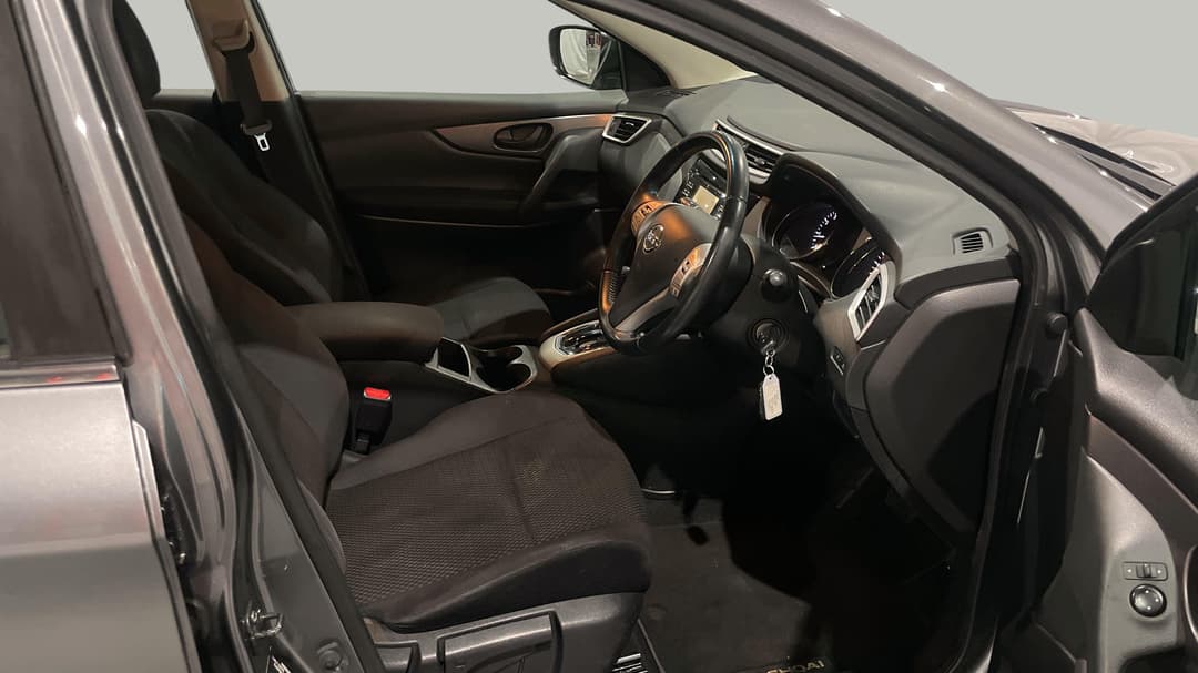 2017 Nissan Qashqai St, Automatic, 74686 km, Right Side Front Door Cabin View