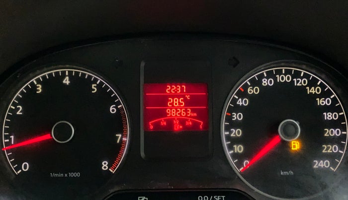 2011 Volkswagen Vento HIGHLINE 1.6 MPI, Petrol, Manual, 98,367 km, Odometer Image